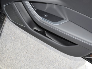 20212.0T 250PS R-DYNAMIC SMȡ\Ӱ g