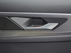 20212.0T 250PS R-DYNAMIC SMȡ\Ӱ g