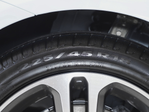 2021款2.0T 250PS R-DYNAMIC S进取运动版 轮胎尺寸