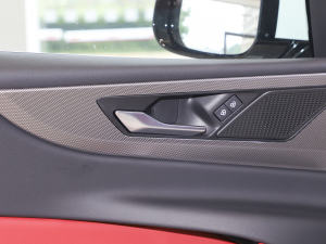 20212.0T 250PS R-DYNAMIC SM(jn)ȡ\(yn)(dng) g