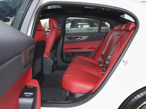 2021款2.0T 250PS R-DYNAMIC S进取运动版 后排空间