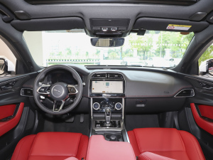 2021款2.0T 250PS R-DYNAMIC S进取运动版 内饰全景