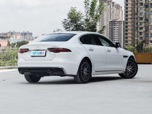 2021款2.0T 250PS S进取优雅版 右后45度