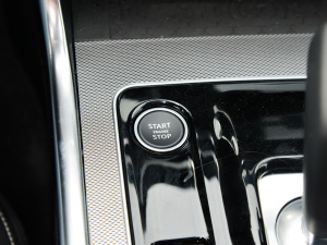 20212.0T 250PS R-DYNAMIC SEƼ\(yn)(dng)  п؅^(q)