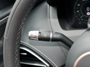 20212.0T 250PS R-DYNAMIC SEƼ\Ӱ  п؅^