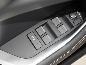 20212.0T 250PS R-DYNAMIC SEƼ\Ӱ  п؅^(q)