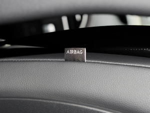 20212.0T 250PS R-DYNAMIC SEƼ\Ӱ  п؅^(q)