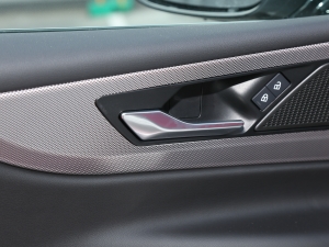 20222.0T 250PS R-DYNAMIC SMȡ\Ӱ п؅^