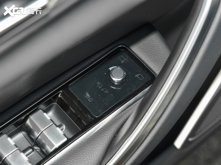 2022ݱXFL 2.0T P200 򌾫ӢA