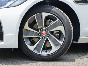 2022款2.0T P200 两驱精英豪华版 轮圈