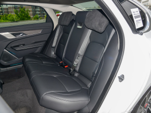 2022款2.0T P200 两驱精英豪华版 后排座椅