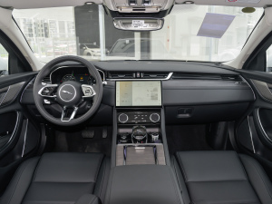 2022款2.0T P200 两驱精英豪华版 内饰全景