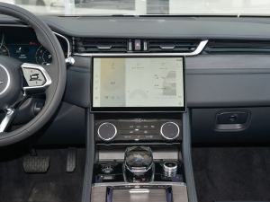 2022款2.0T P200 两驱精英豪华版 中控台