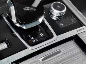 2022款2.0T P200 两驱精英豪华版 驻车制动器
