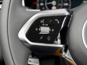 2022款2.0T P200 两驱精英豪华版 中控区