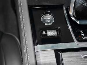 2022款2.0T P200 两驱精英豪华版 音响调节