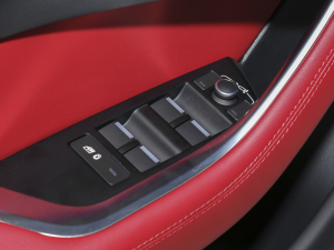 20232.0T 250PS R-DYNAMIC SMȡ\Ӱ п؅^