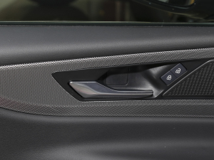 20232.0T 250PS R-DYNAMIC SMȡ\Ӱ п؅^