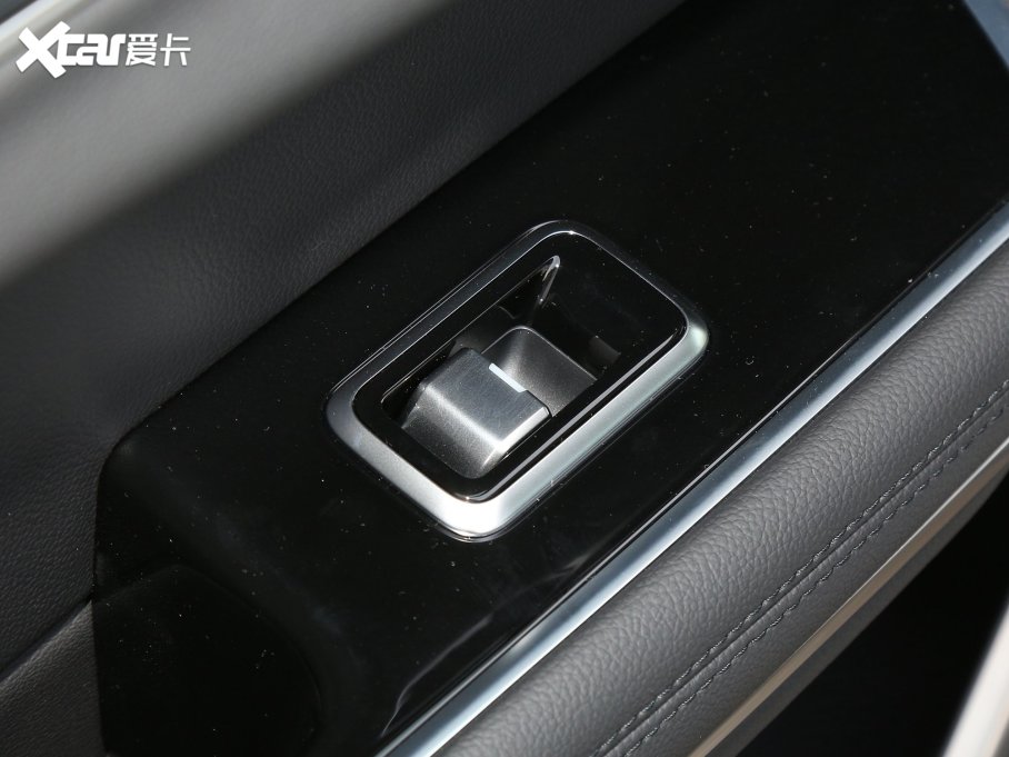 2023ݱXFL 2.0T P200 򌾫ӢA