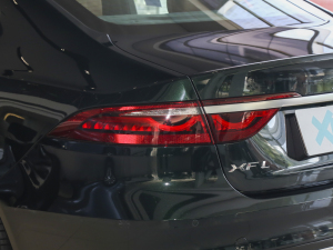 2023款2.0T P250 两驱精英运动版 尾灯
