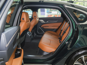 2023款2.0T P250 两驱精英运动版 后排空间