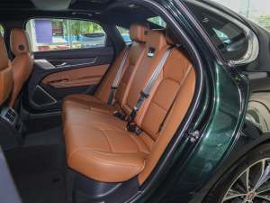 2023款2.0T P250 两驱精英运动版 后排座椅