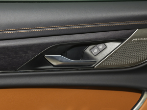 20232.0T P250 򌾫Ӣ\Ӱ п؅^