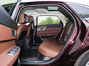 2017款2.0T 240PS 尊享版 后排空间