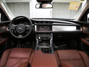 2017款2.0T 240PS 尊享版 内饰全景