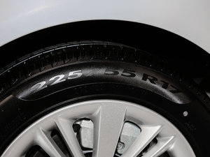 2017款2.0T 240PS 豪华版 轮胎尺寸