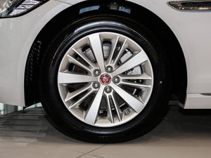 2017款2.0T 240PS 豪华版 轮圈