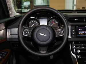 2017款2.0T 240PS 豪华版 方向盘