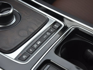2017款2.0T 240PS 尊享版 中控区