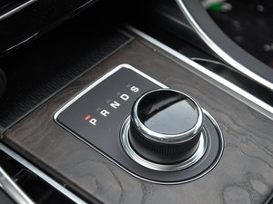 2017款2.0T 240PS 尊享版 中控区