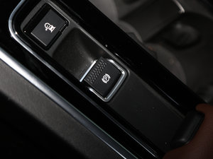 2017款2.0T 200PS 豪华版 驻车制动器