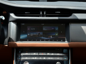 2017款2.0T 240PS 奢华版 中控台显示屏