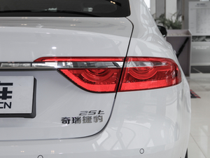 2018款2.0T 250PS 豪华版 尾灯