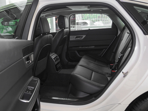 2018款2.0T 250PS 豪华版 后排空间