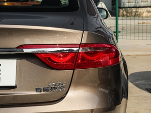 2018款2.0T 200PS 精英版 尾灯