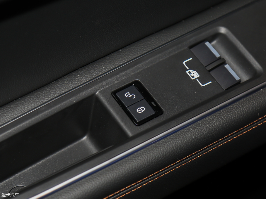 2018ݱXEL 2.0T 200PS װl