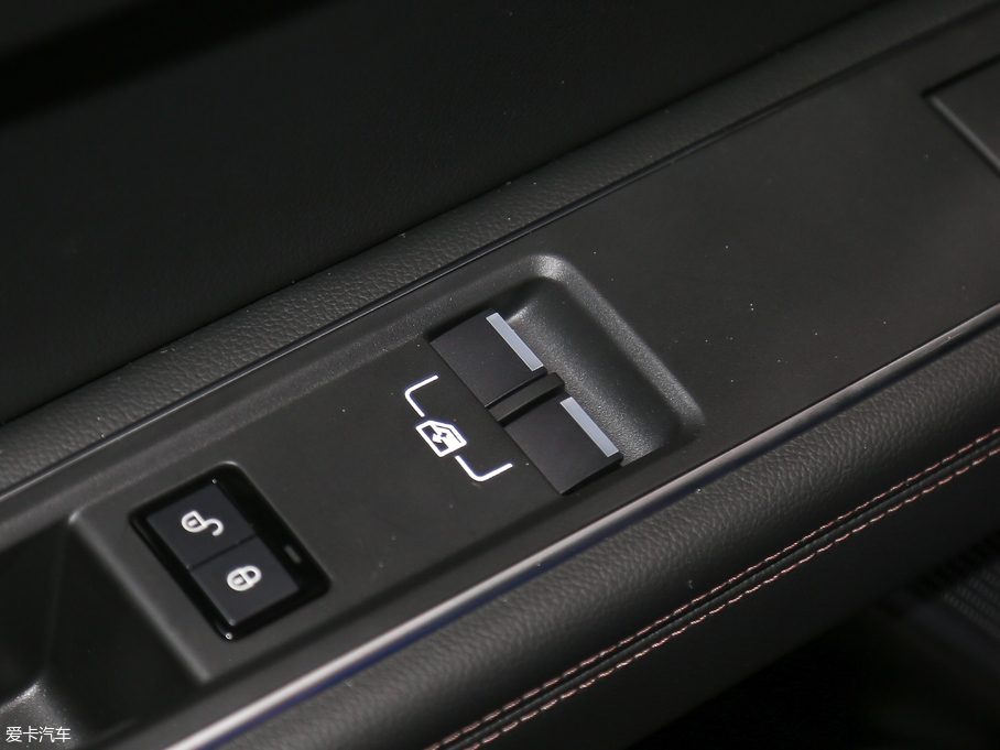 2018ݱXEL 2.0T 200PS װl