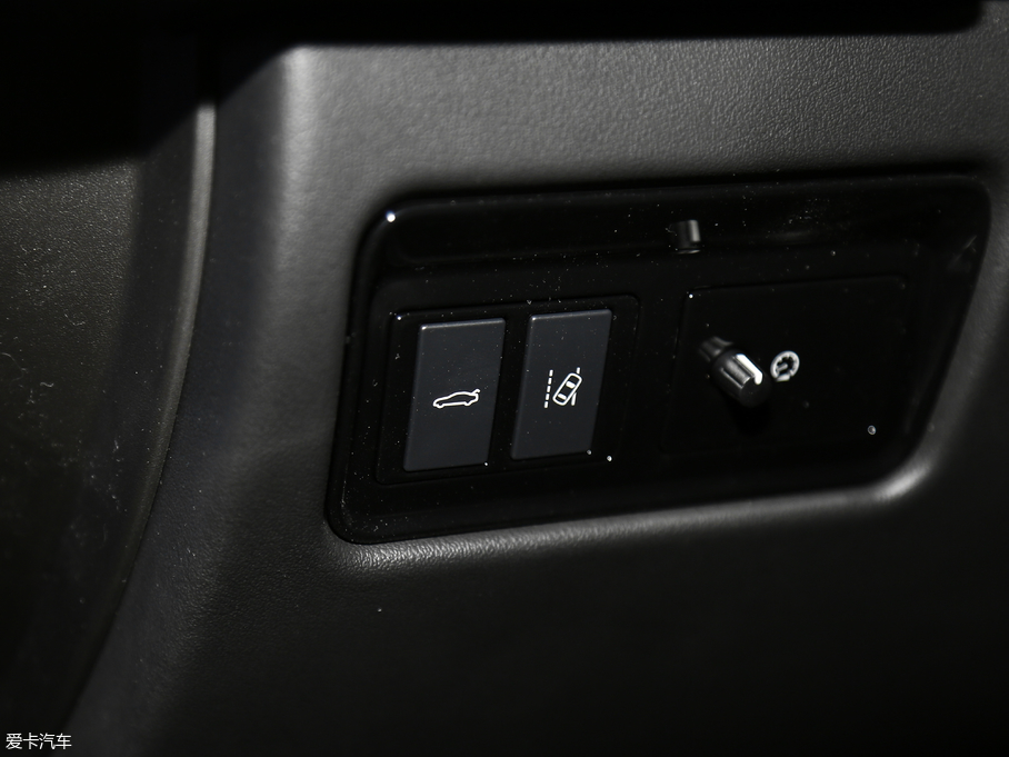 2018ݱXEL 2.0T 200PS װl