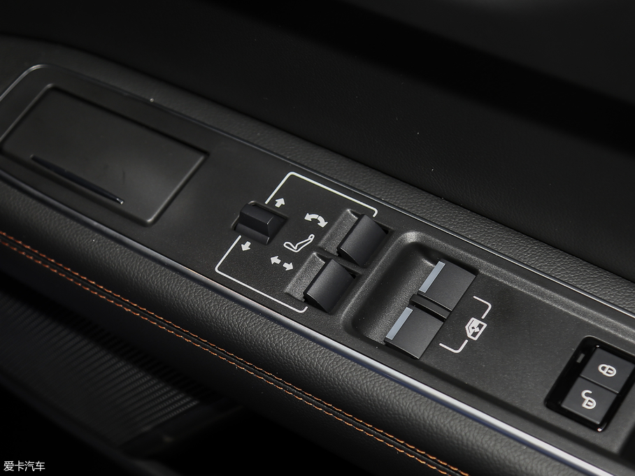 2018ݱXEL 2.0T 200PS װl