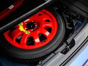 2018款2.0T 250PS 奢华版 备胎