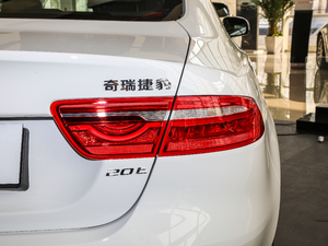 2018款2.0T 200PS 尊享版 尾灯