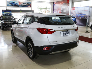 2018款1.5T 手动豪华版 左后45度