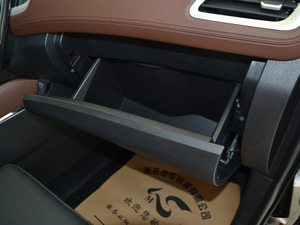 2018款1.5T 自动智享型 5座 手套箱
