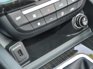 2018款1.5T 手动豪华型 5座 中控区