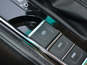 2018款1.5T 自动智慧型 5座 驻车制动器