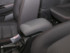 2021款1.5L 手动事业型 中央扶手箱